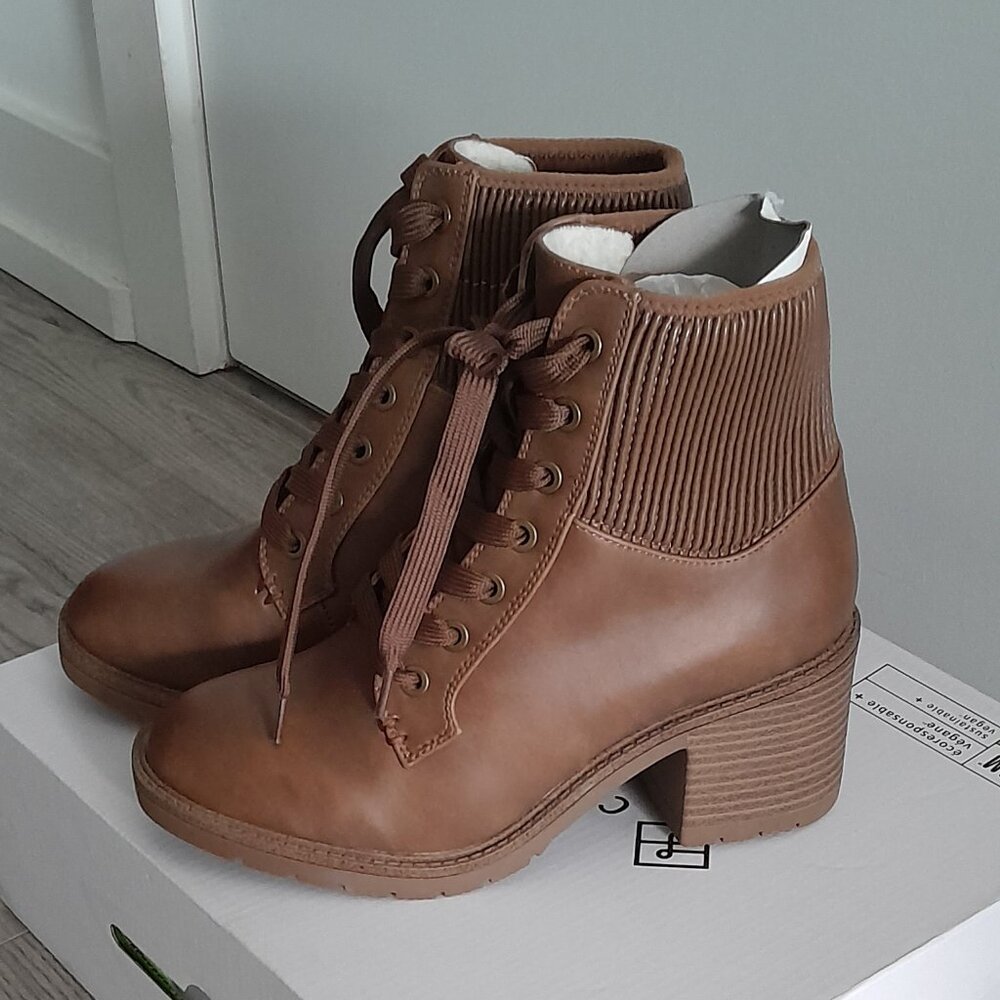 Ankle length shoes in size US 6.5